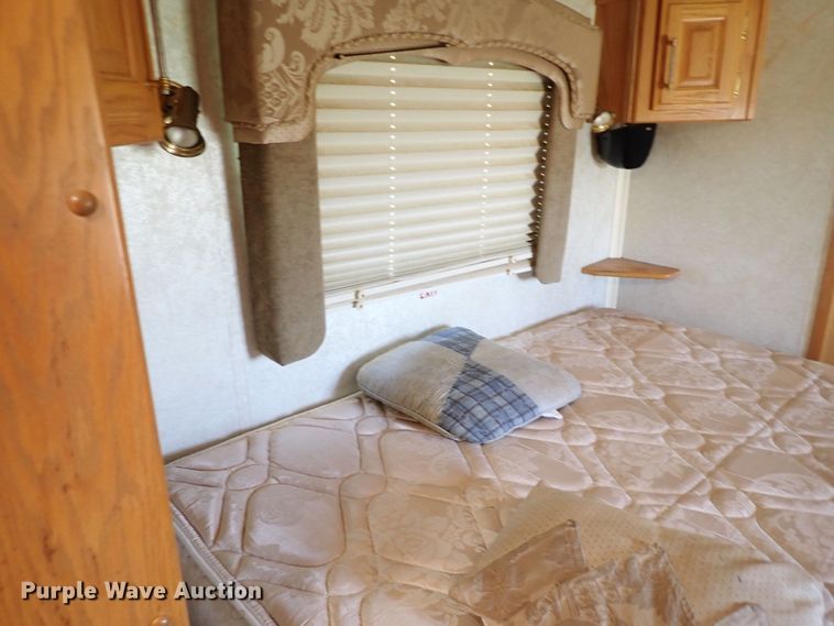 image for item MF9483 2000 Fleetwood Avion  camper
