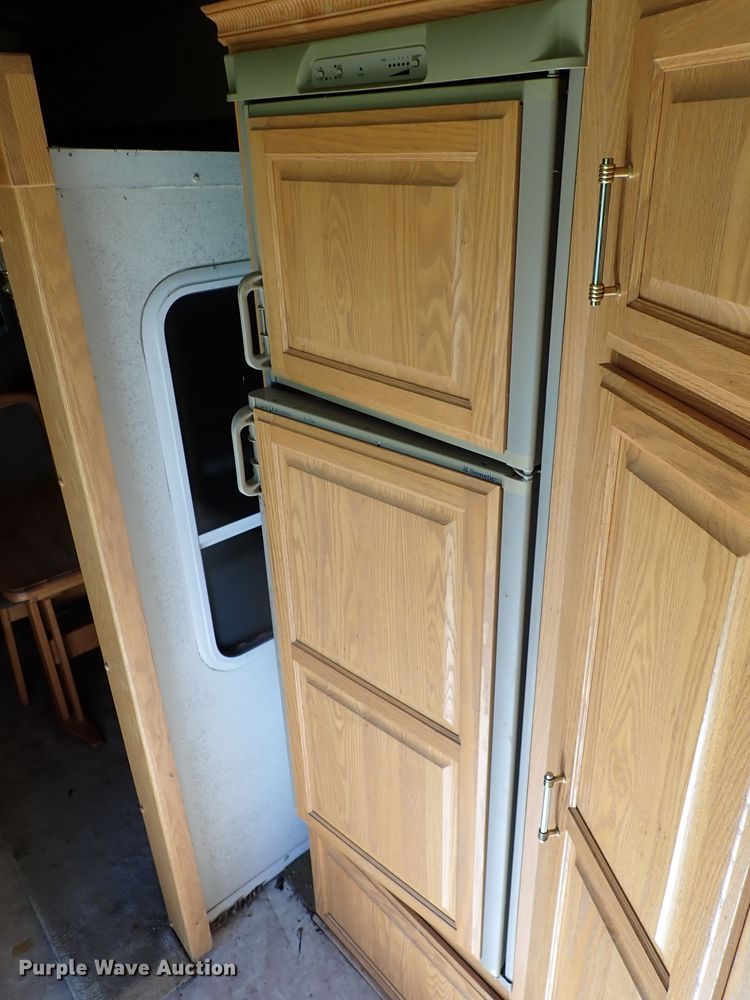 image for item MF9483 2000 Fleetwood Avion  camper