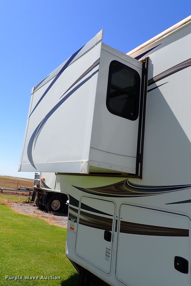 image for item MF9489 2013 Heartland Bighorn  3685RL camper