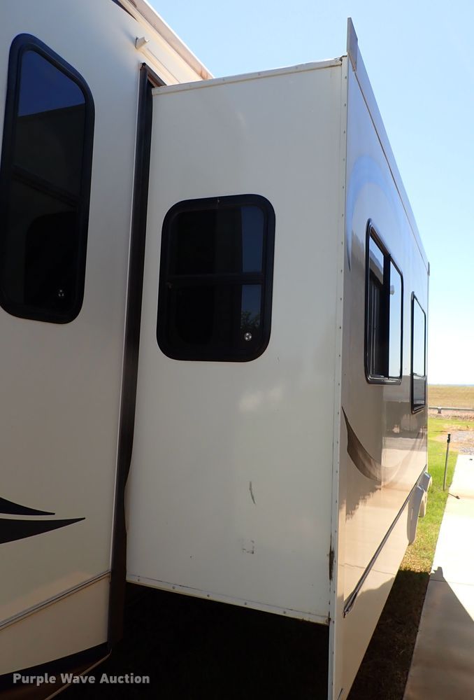 image for item MF9489 2013 Heartland Bighorn  3685RL camper