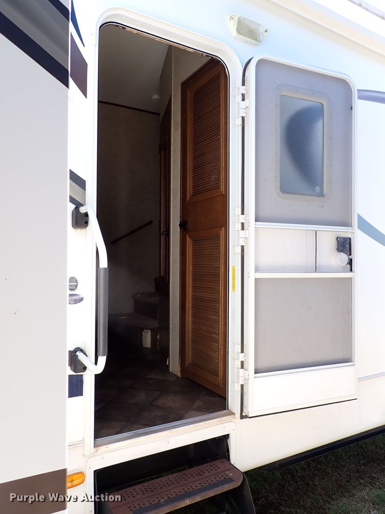 image for item MF9489 2013 Heartland Bighorn  3685RL camper