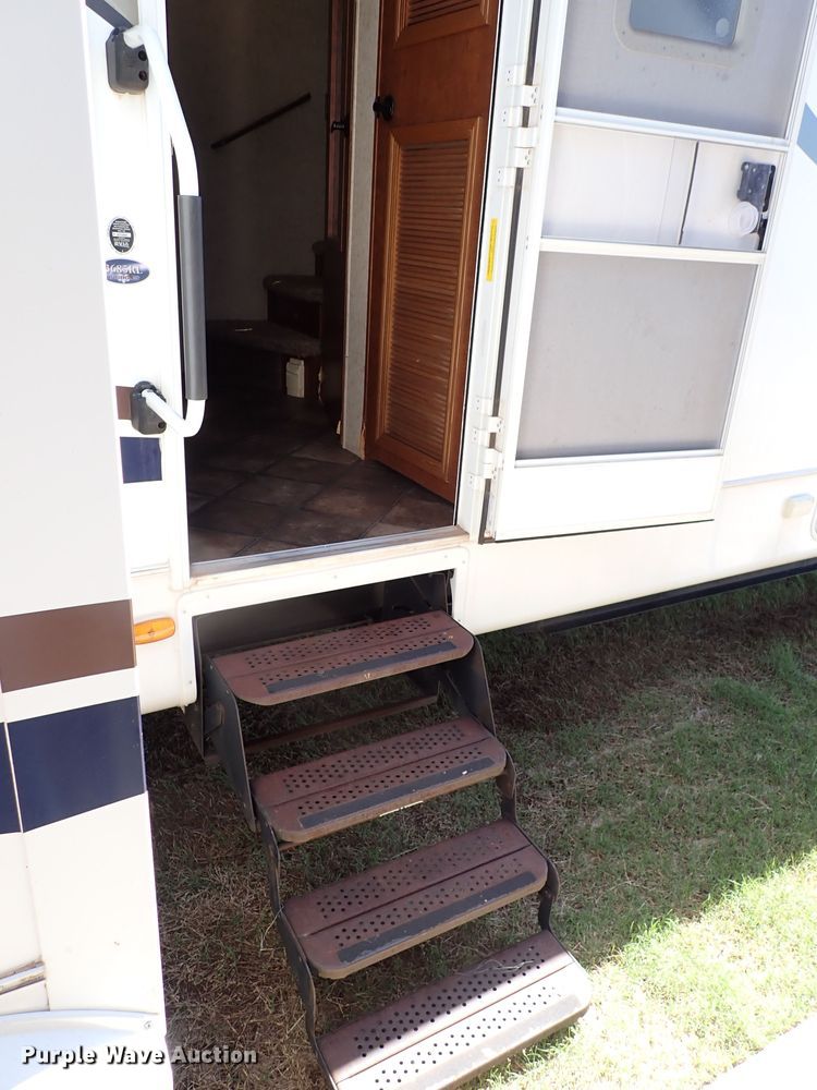 image for item MF9489 2013 Heartland Bighorn  3685RL camper