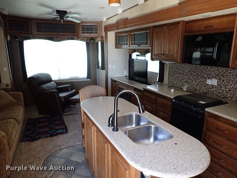 image for item MF9489 2013 Heartland Bighorn  3685RL camper