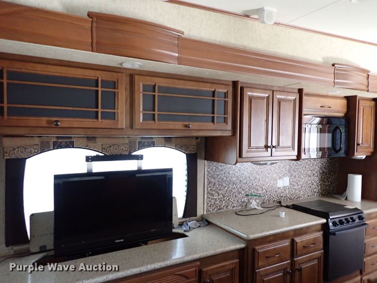 image for item MF9489 2013 Heartland Bighorn  3685RL camper