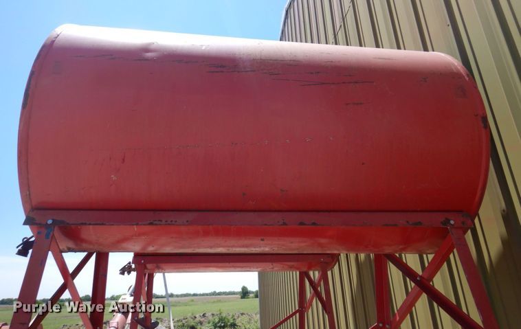image for item MU9612 (2) fuel tanks