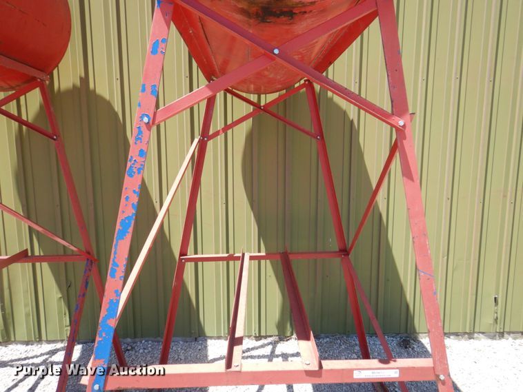 image for item MU9612 (2) fuel tanks