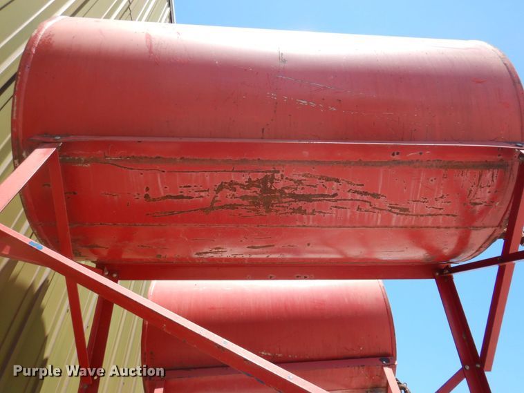 image for item MU9612 (2) fuel tanks