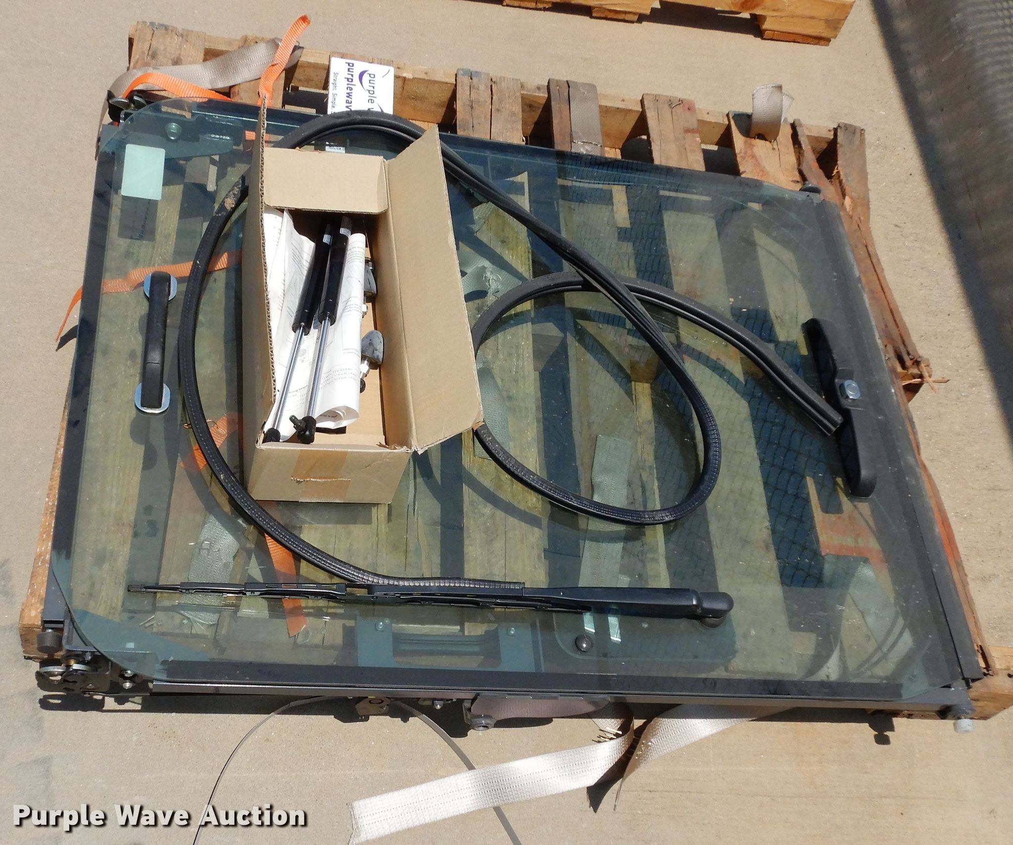 Kubota S6658 skid steer door kit in Grapevine, TX Item DH8510 sold