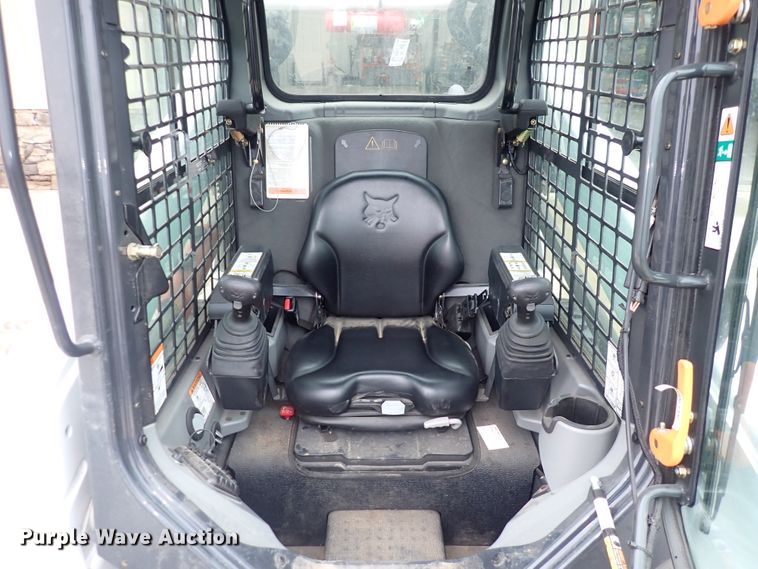 image for item DC4027 2015 Bobcat S590  skid steer loader