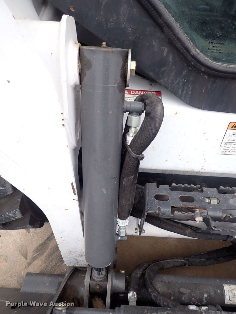 image for item DC4027 2015 Bobcat S590  skid steer loader