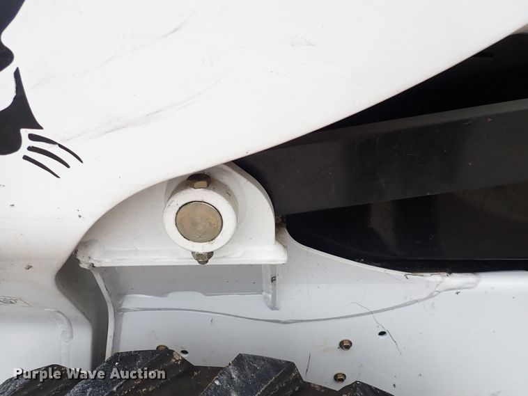 image for item DC4027 2015 Bobcat S590  skid steer loader