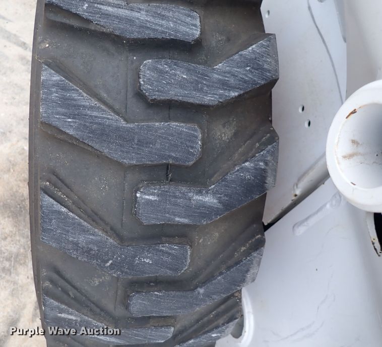 image for item DC4027 2015 Bobcat S590  skid steer loader