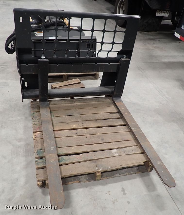 image for item DC4027 2015 Bobcat S590  skid steer loader