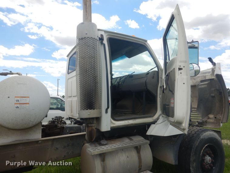 image for item DJ1324 1999 Sterling LT9511  ready mix truck