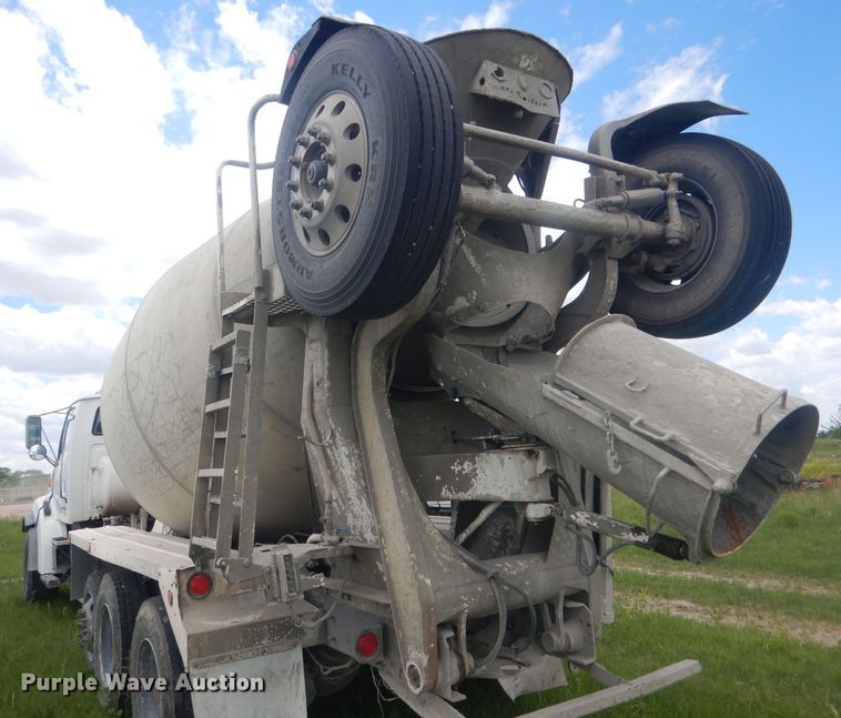 image for item DJ1324 1999 Sterling LT9511  ready mix truck