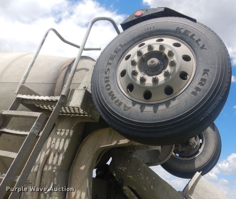 image for item DJ1324 1999 Sterling LT9511  ready mix truck