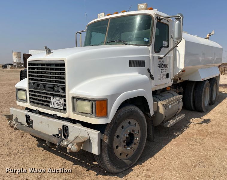 image for item DJ5160 2006 Mack CHN613  water truck