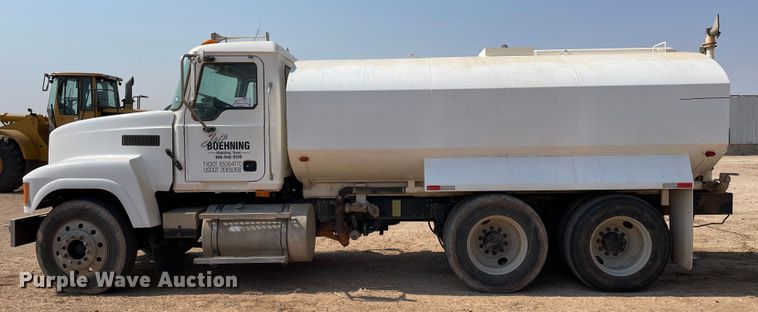 image for item DJ5160 2006 Mack CHN613  water truck