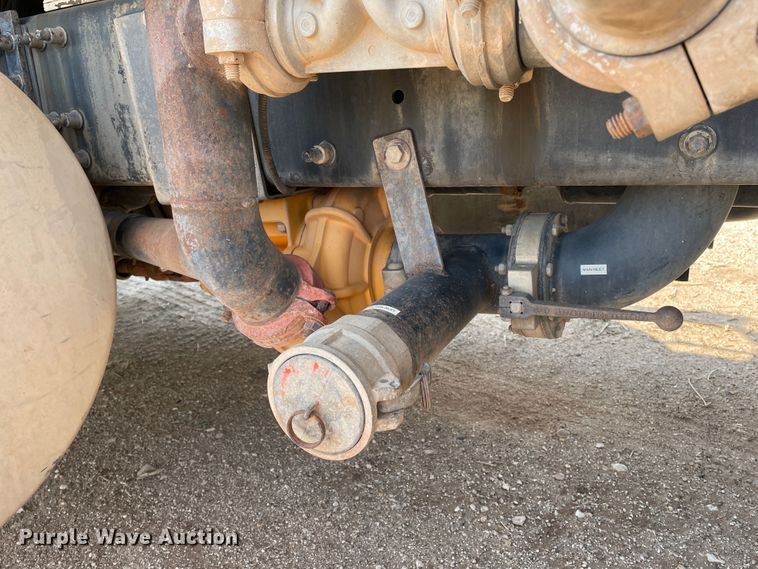 image for item DJ5160 2006 Mack CHN613  water truck