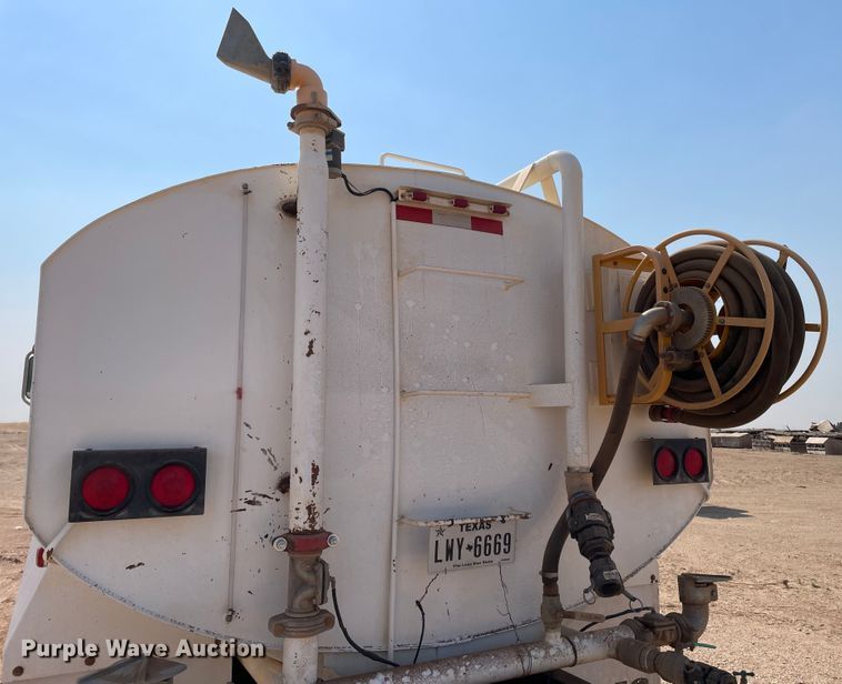 image for item DJ5160 2006 Mack CHN613  water truck