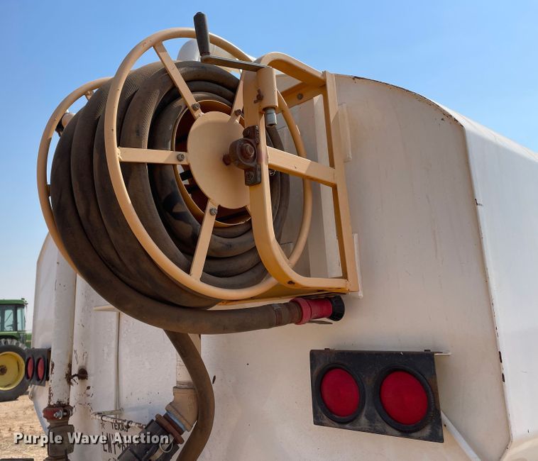 image for item DJ5160 2006 Mack CHN613  water truck