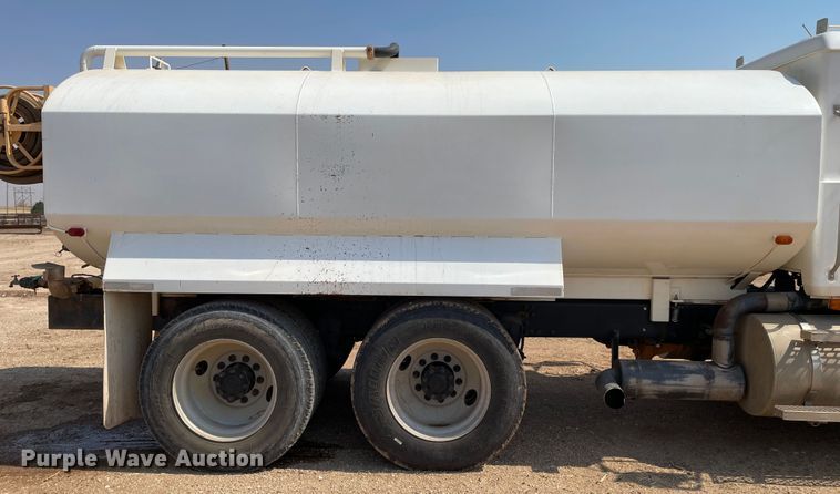 image for item DJ5160 2006 Mack CHN613  water truck