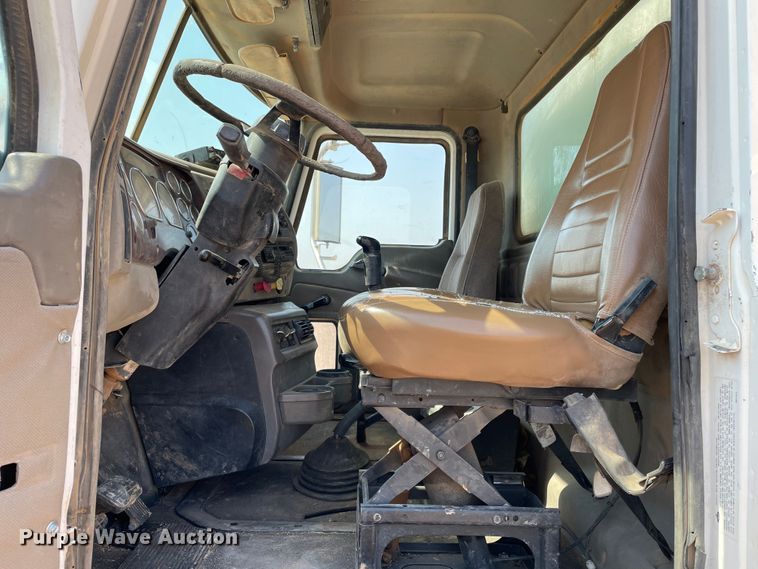 image for item DJ5160 2006 Mack CHN613  water truck