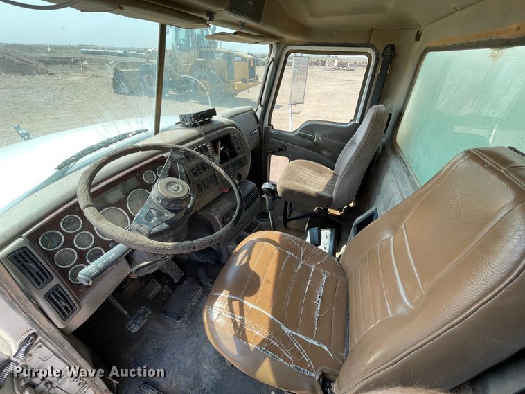 image for item DJ5160 2006 Mack CHN613  water truck