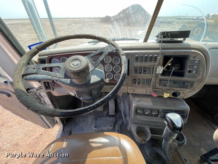 image for item DJ5160 2006 Mack CHN613  water truck