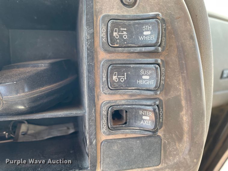 image for item DJ5160 2006 Mack CHN613  water truck