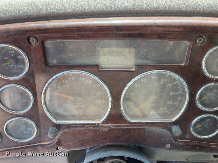 image for item DJ5160 2006 Mack CHN613  water truck