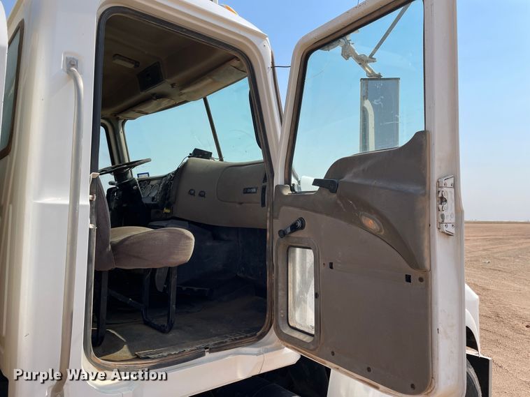 image for item DJ5160 2006 Mack CHN613  water truck