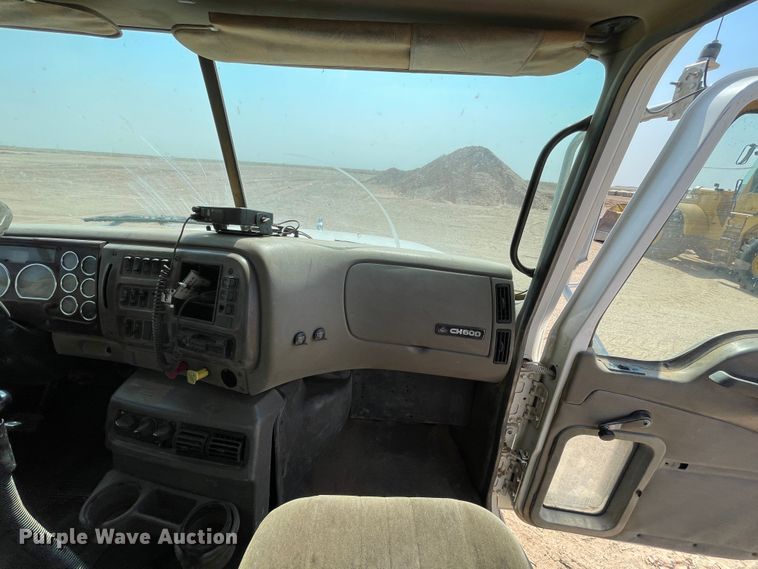 image for item DJ5160 2006 Mack CHN613  water truck