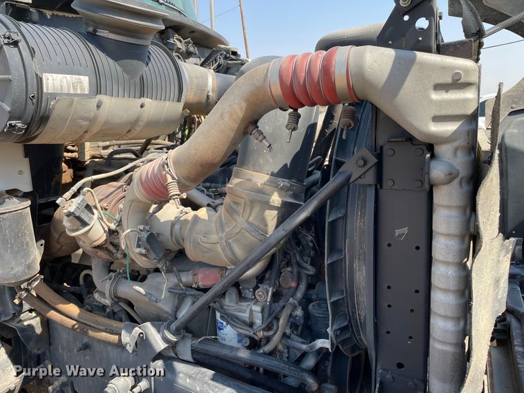 image for item DJ5160 2006 Mack CHN613  water truck