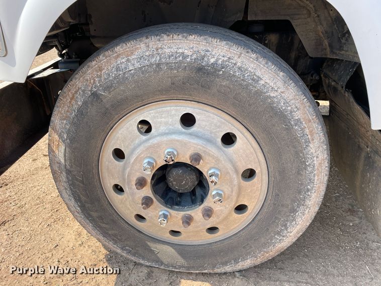 image for item DJ5160 2006 Mack CHN613  water truck