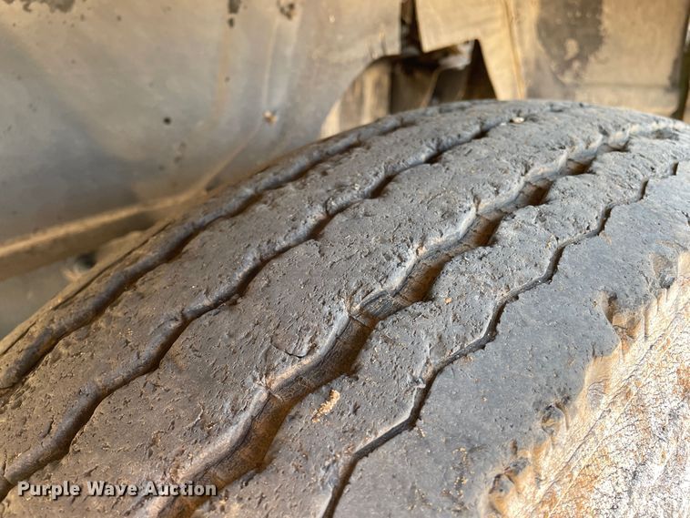 image for item DJ5160 2006 Mack CHN613  water truck