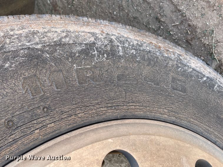 image for item DJ5160 2006 Mack CHN613  water truck