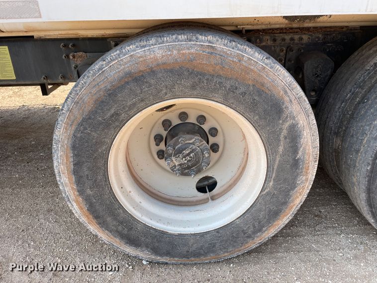 image for item DJ5160 2006 Mack CHN613  water truck