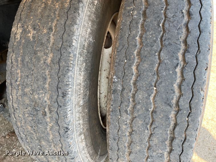 image for item DJ5160 2006 Mack CHN613  water truck