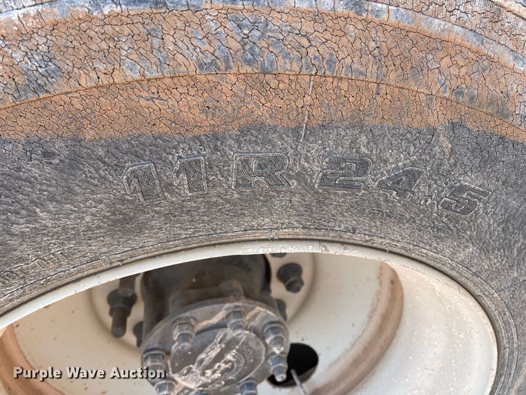 image for item DJ5160 2006 Mack CHN613  water truck