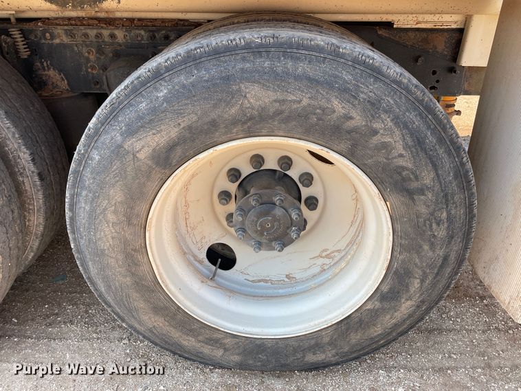 image for item DJ5160 2006 Mack CHN613  water truck