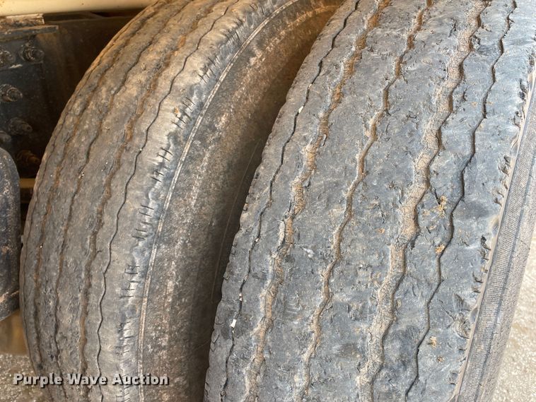 image for item DJ5160 2006 Mack CHN613  water truck