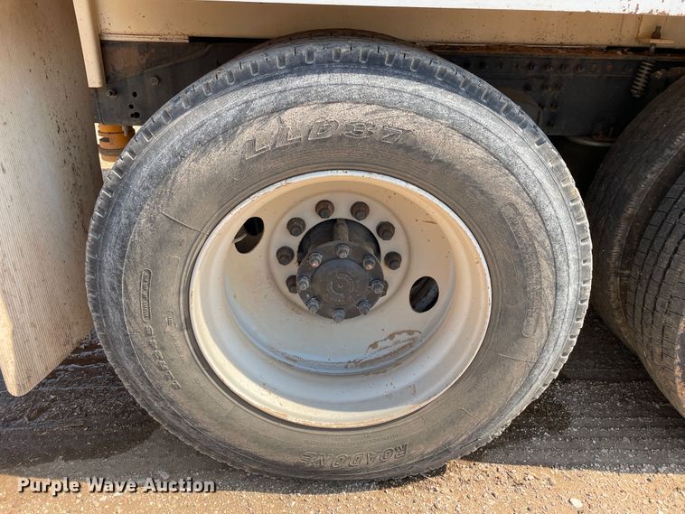 image for item DJ5160 2006 Mack CHN613  water truck