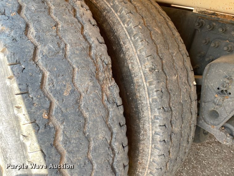 image for item DJ5160 2006 Mack CHN613  water truck