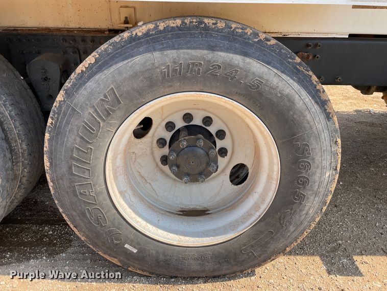 image for item DJ5160 2006 Mack CHN613  water truck