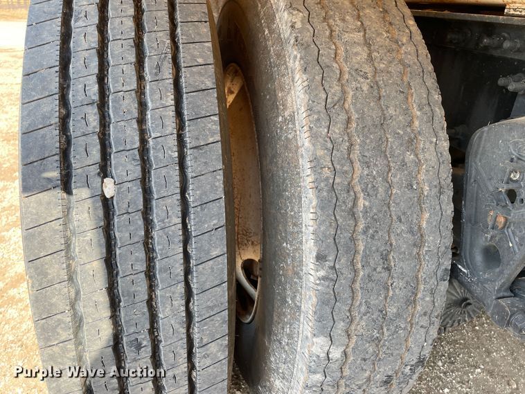 image for item DJ5160 2006 Mack CHN613  water truck