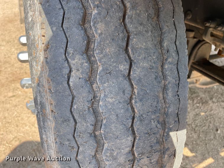 image for item DJ5160 2006 Mack CHN613  water truck