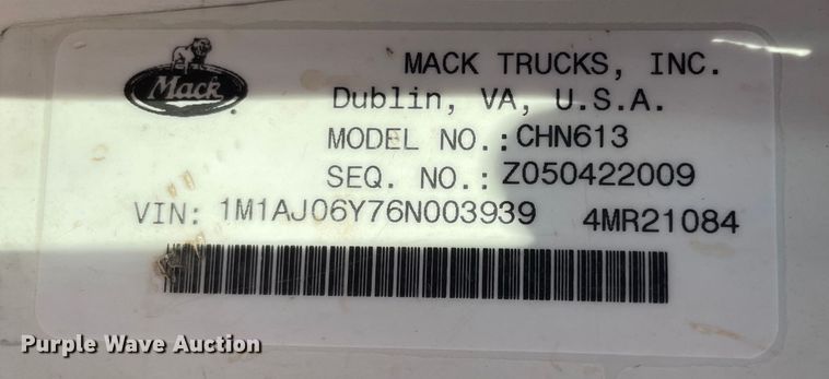 image for item DJ5160 2006 Mack CHN613  water truck