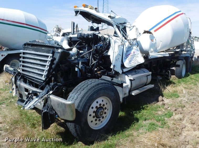 image for item DJ7647 1996 Mack RD690S  ready mix truck