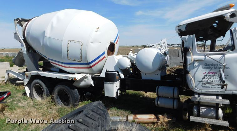 image for item DJ7647 1996 Mack RD690S  ready mix truck